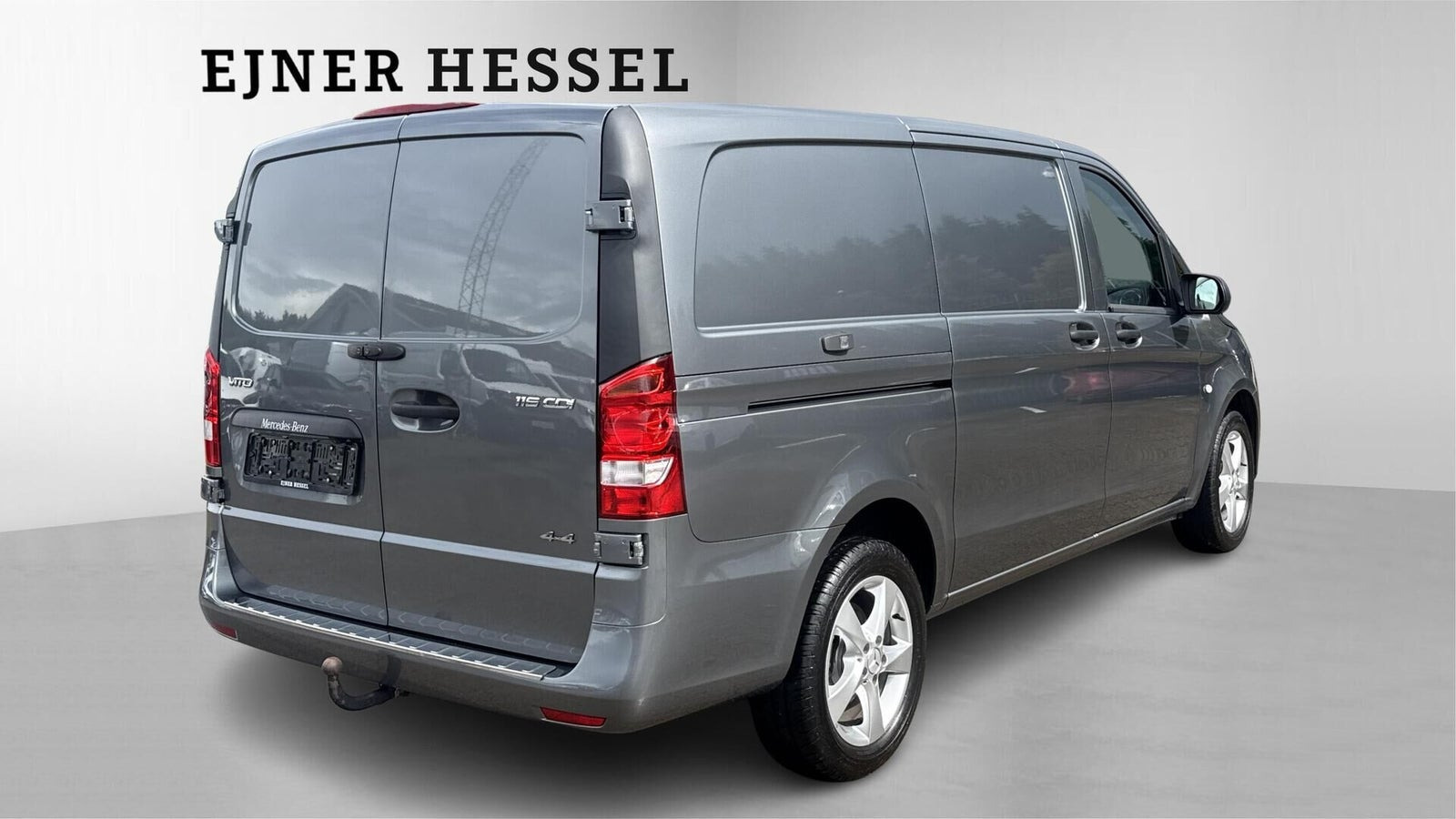 Grå Mercedes Vito 116 fra 2023