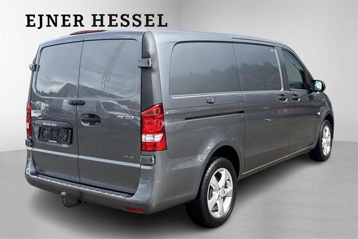 Grå Mercedes Vito 116 fra 2023