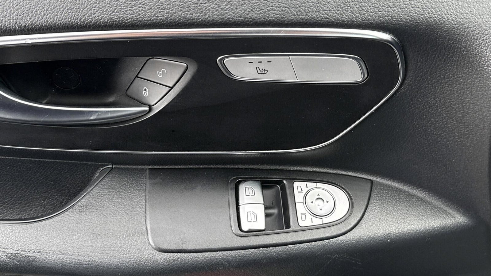 Grå Mercedes Vito 116 fra 2023