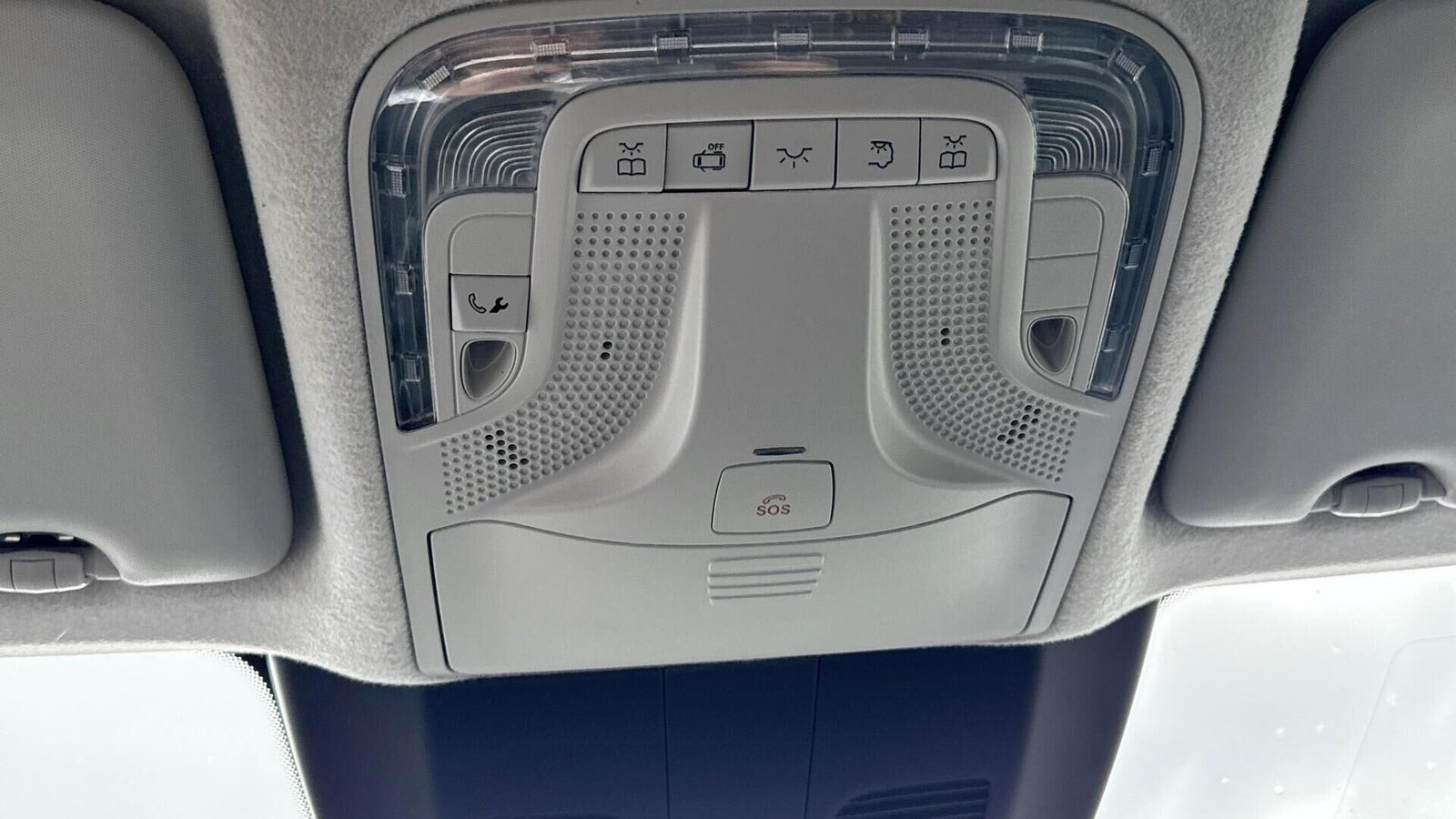 Grå Mercedes Vito 116 fra 2023