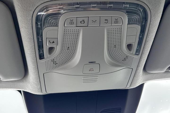 Grå Mercedes Vito 116 fra 2023