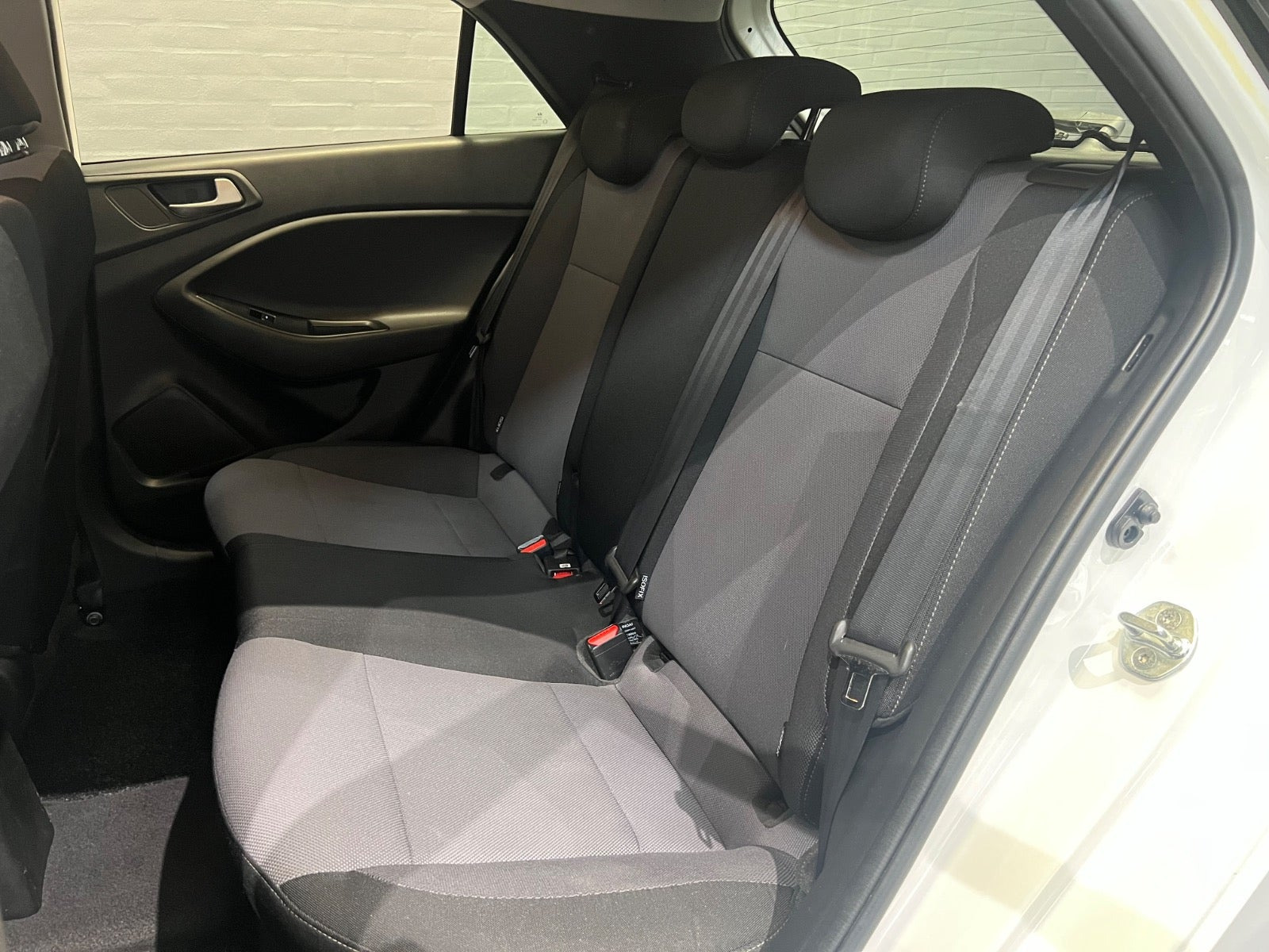 Hvid Hyundai i20 fra 2019