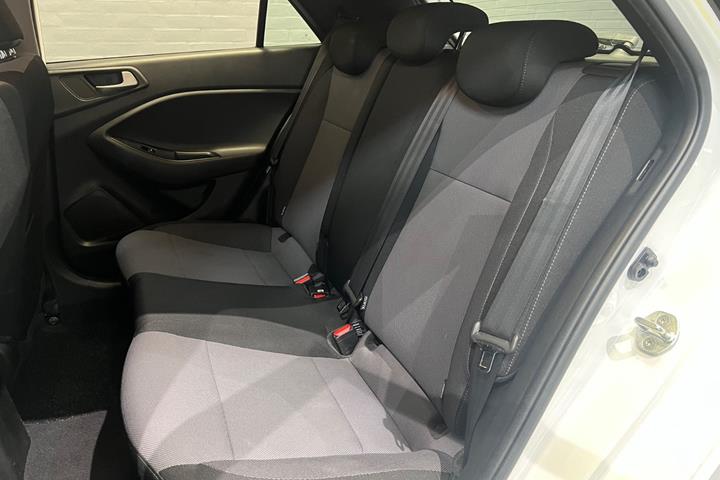Hvid Hyundai i20 fra 2019