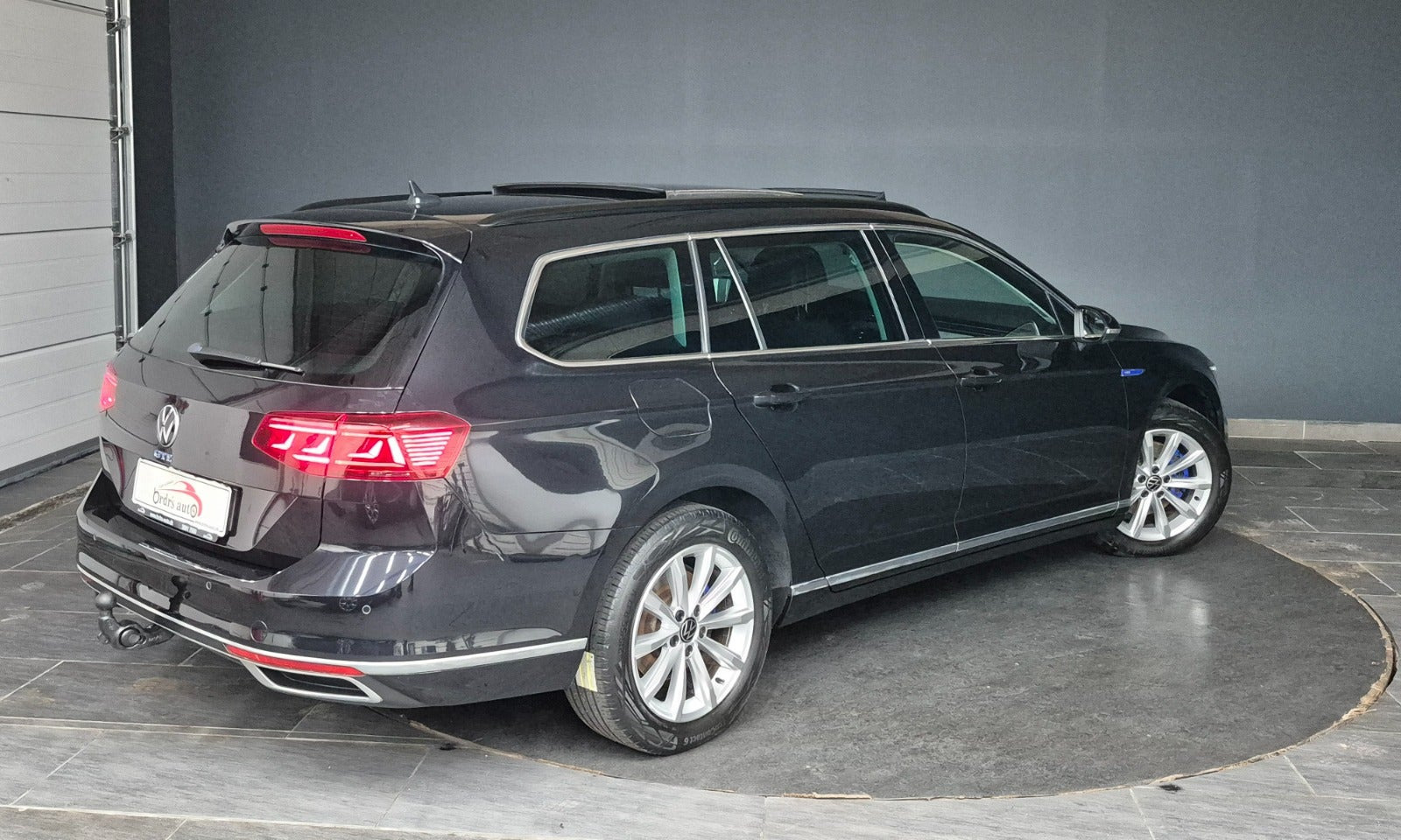 Sort VW Passat fra 2022