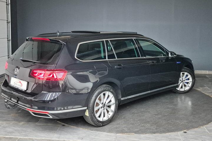 Sort VW Passat fra 2022