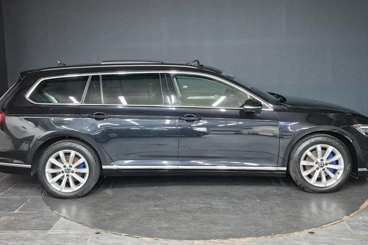 Sort VW Passat fra 2022