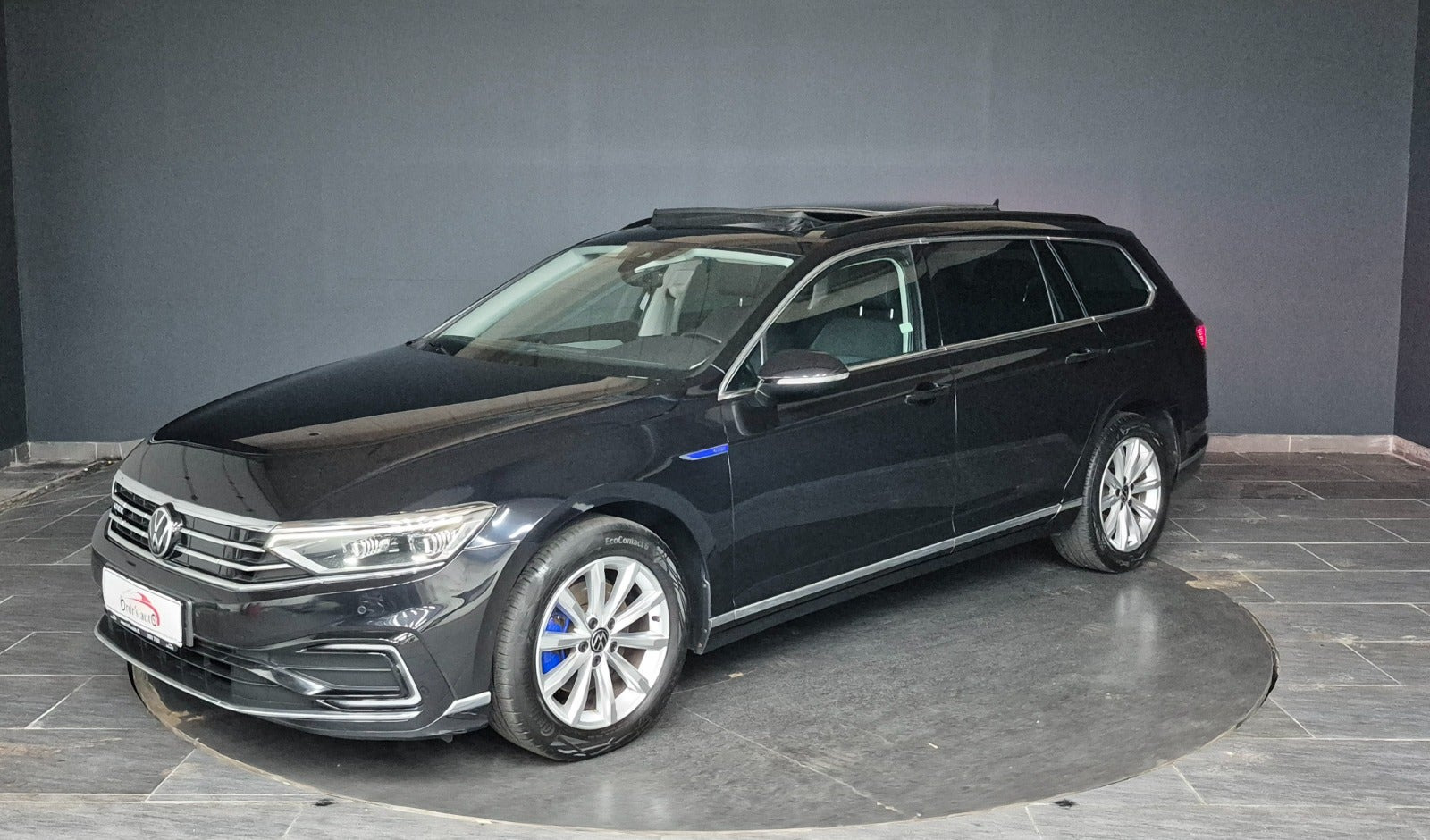 Sort VW Passat fra 2022