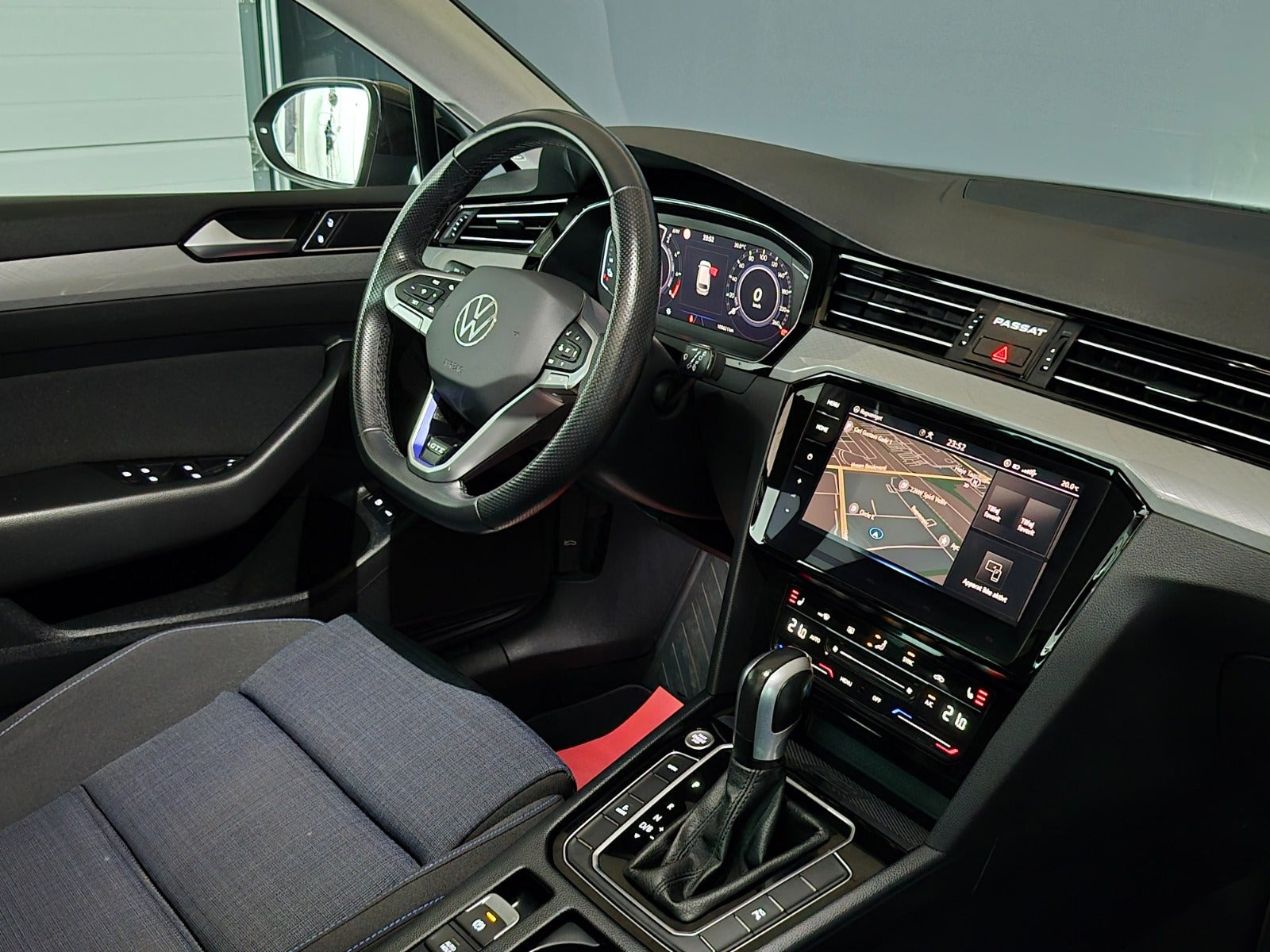 Sort VW Passat fra 2022