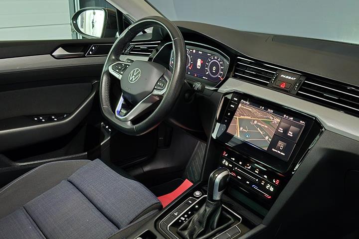 Sort VW Passat fra 2022