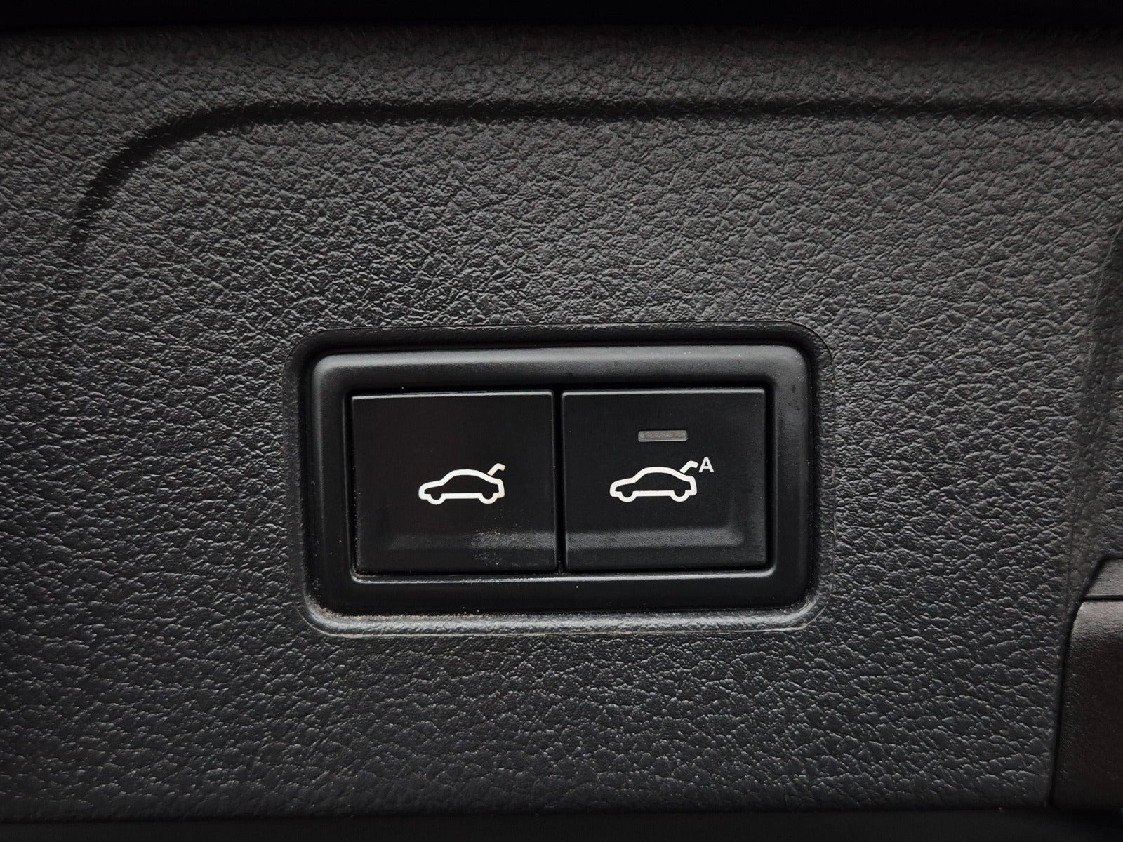 Sort VW Passat fra 2022