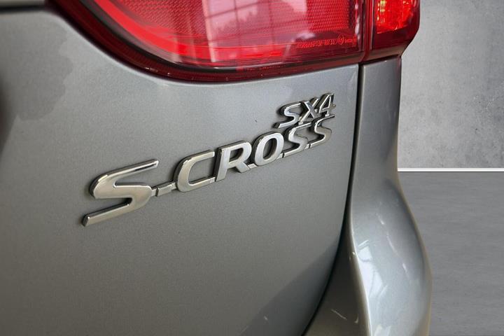 Sort Suzuki S-Cross fra 2019