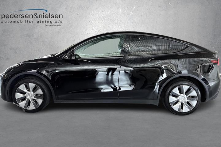Sort Tesla Model Y fra 2022