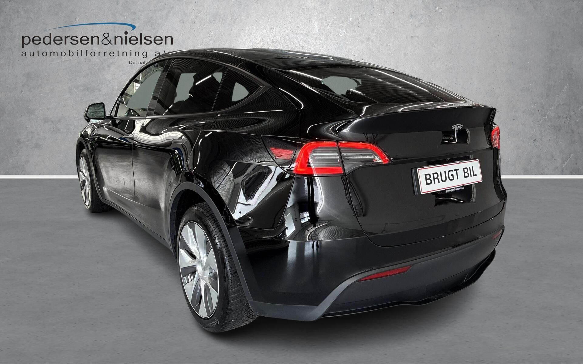 Sort Tesla Model Y fra 2022