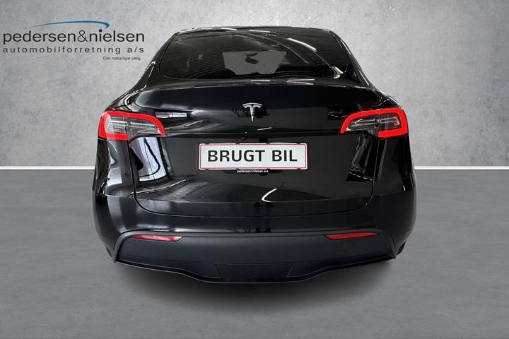 Sort Tesla Model Y fra 2022
