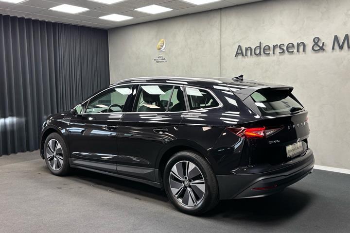 Sort Skoda Enyaq fra 2023