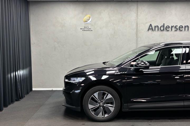 Sort Skoda Enyaq fra 2023