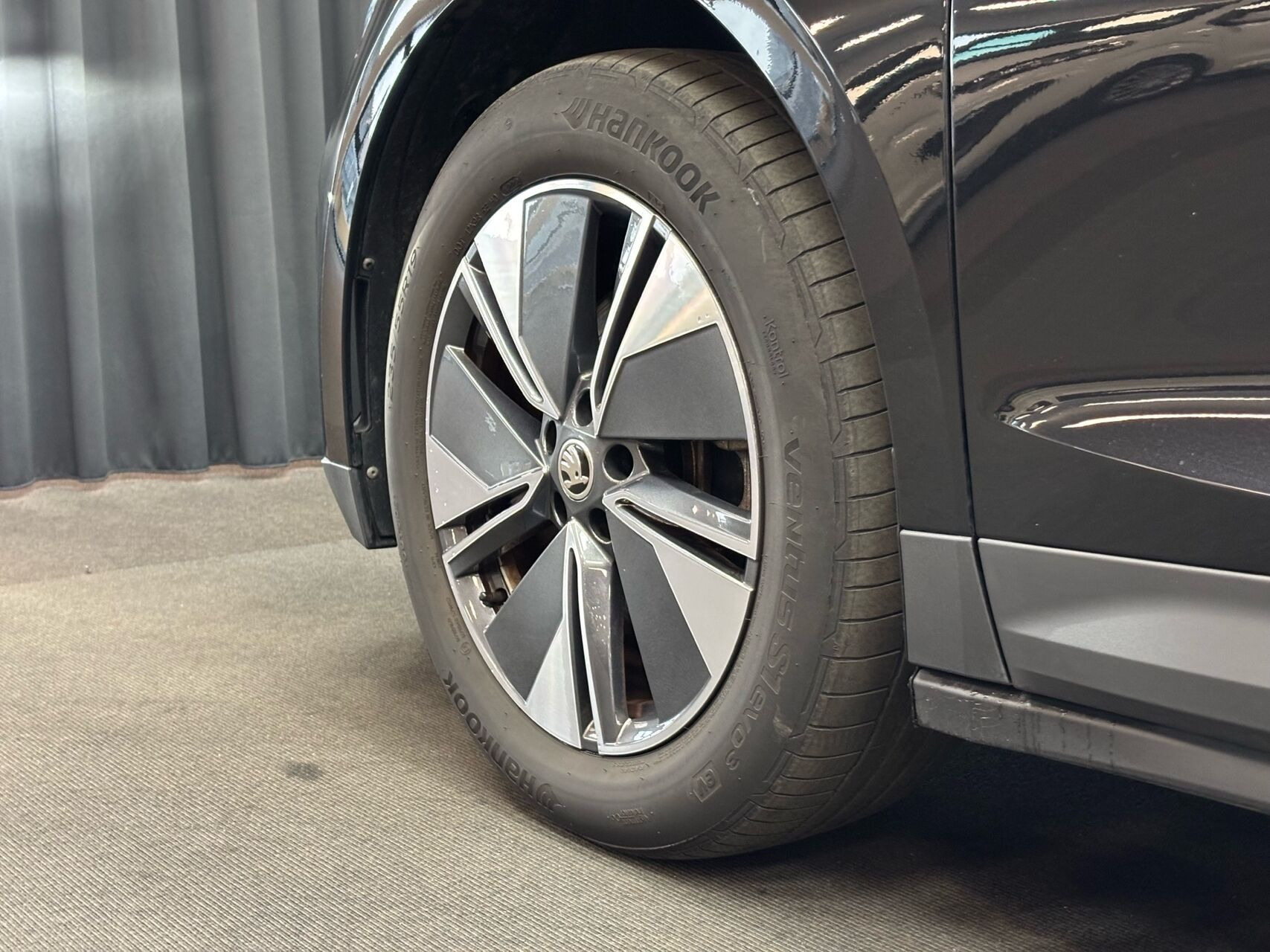 Sort Skoda Enyaq fra 2023