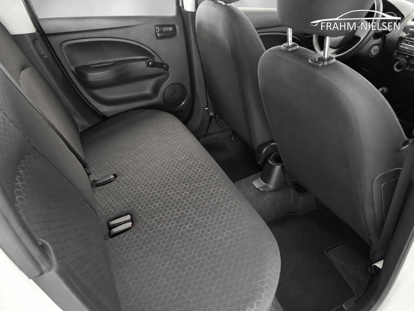 Hvid Mitsubishi Space Star fra 2015