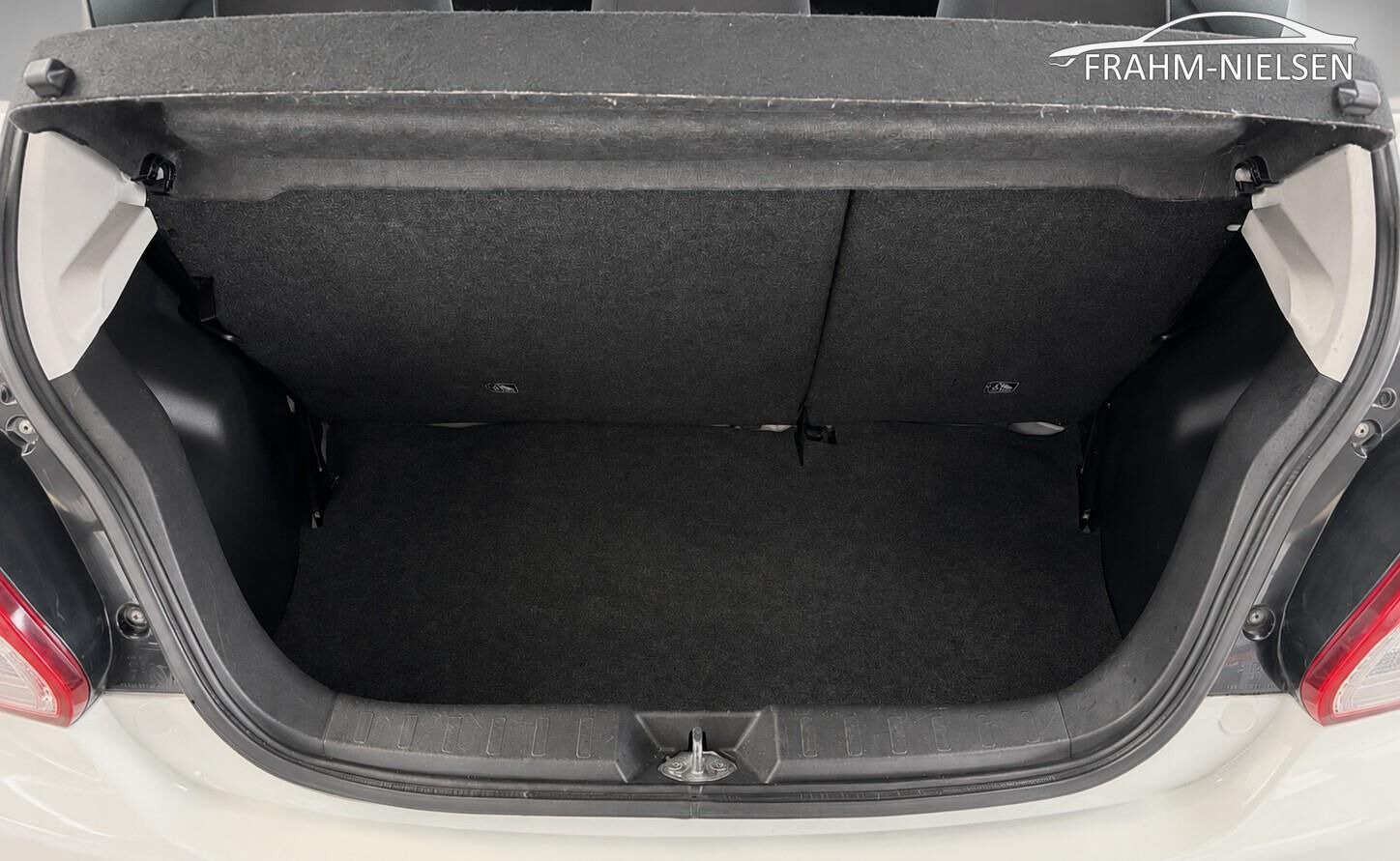 Hvid Mitsubishi Space Star fra 2015