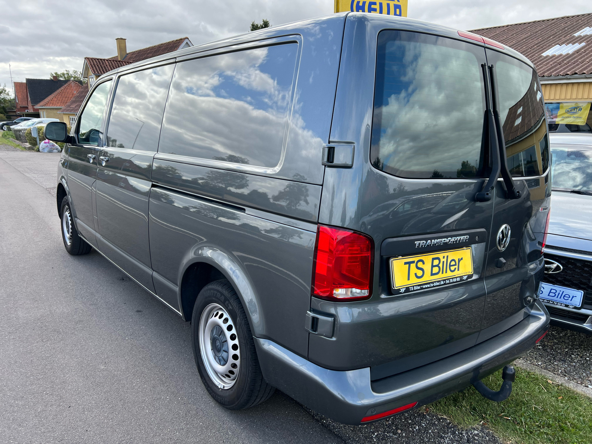 Grå VW Transporter fra 2024