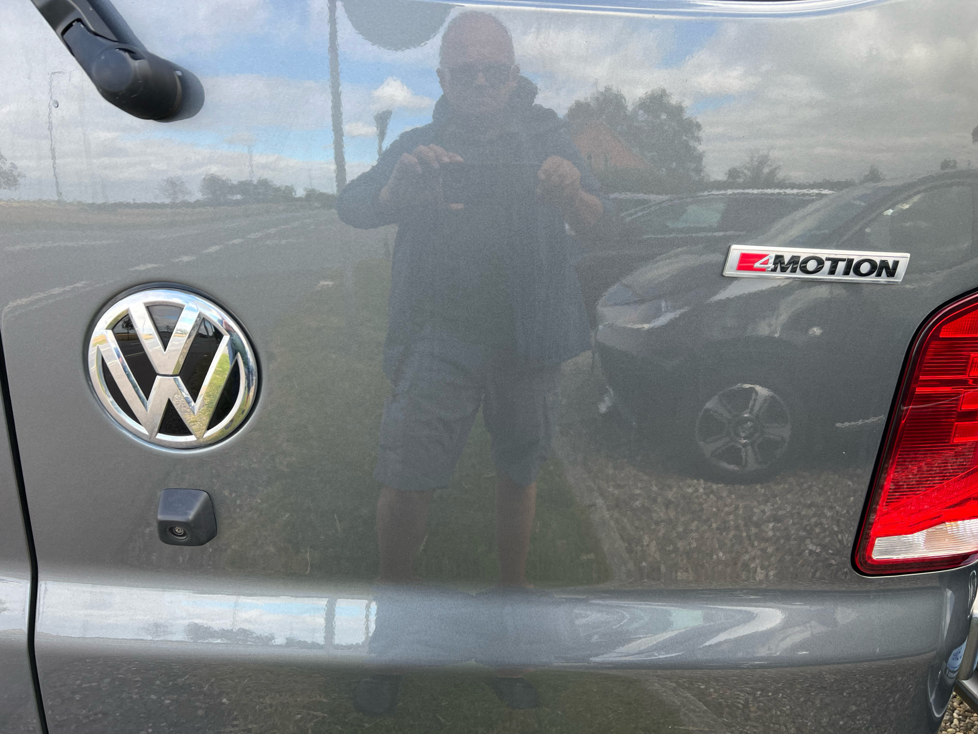 Grå VW Transporter fra 2024