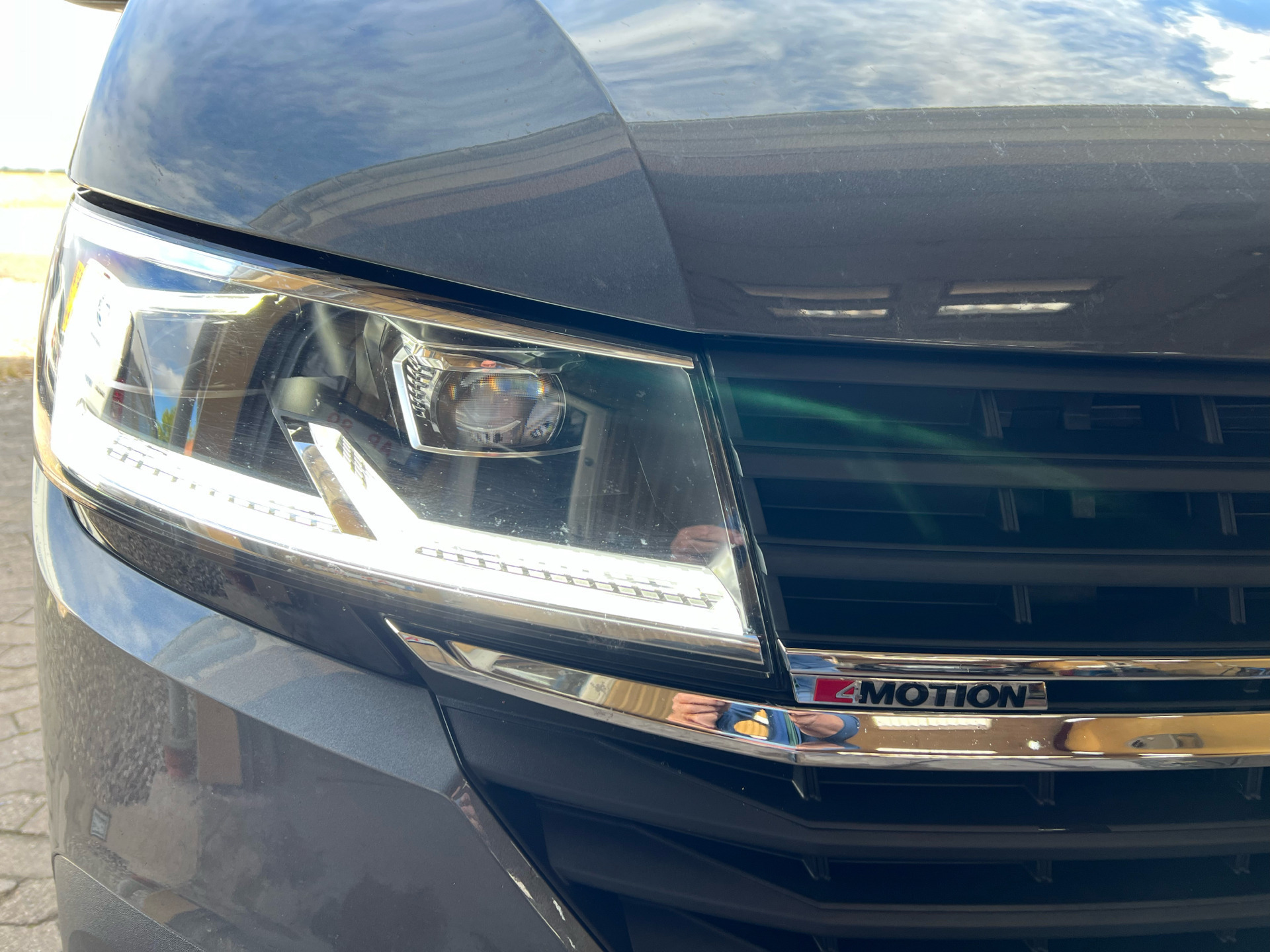 Grå VW Transporter fra 2024