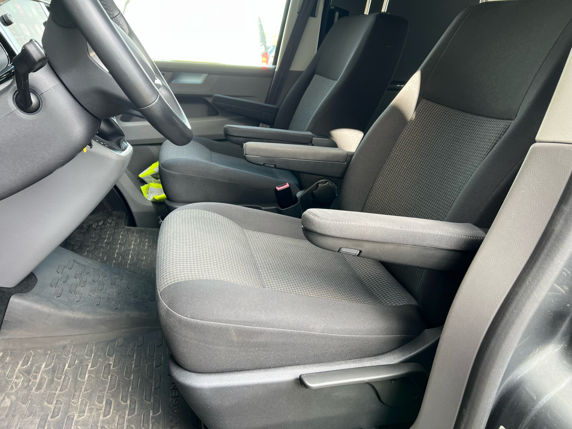 Grå VW Transporter fra 2024