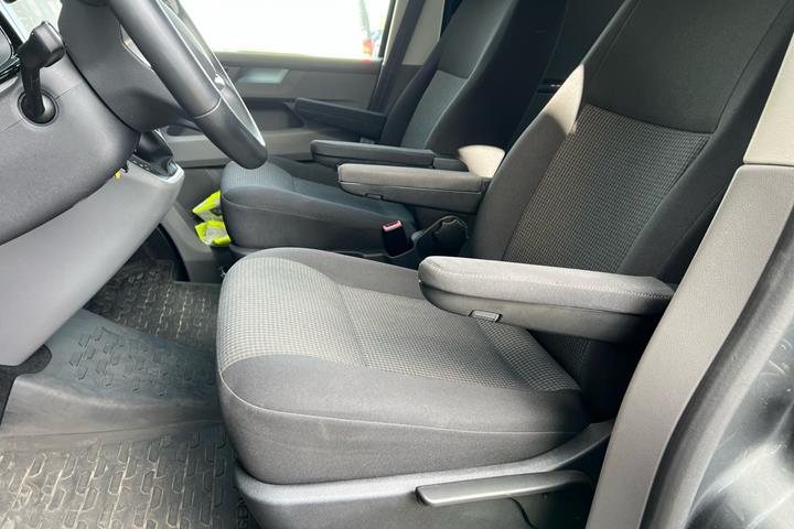 Grå VW Transporter fra 2024