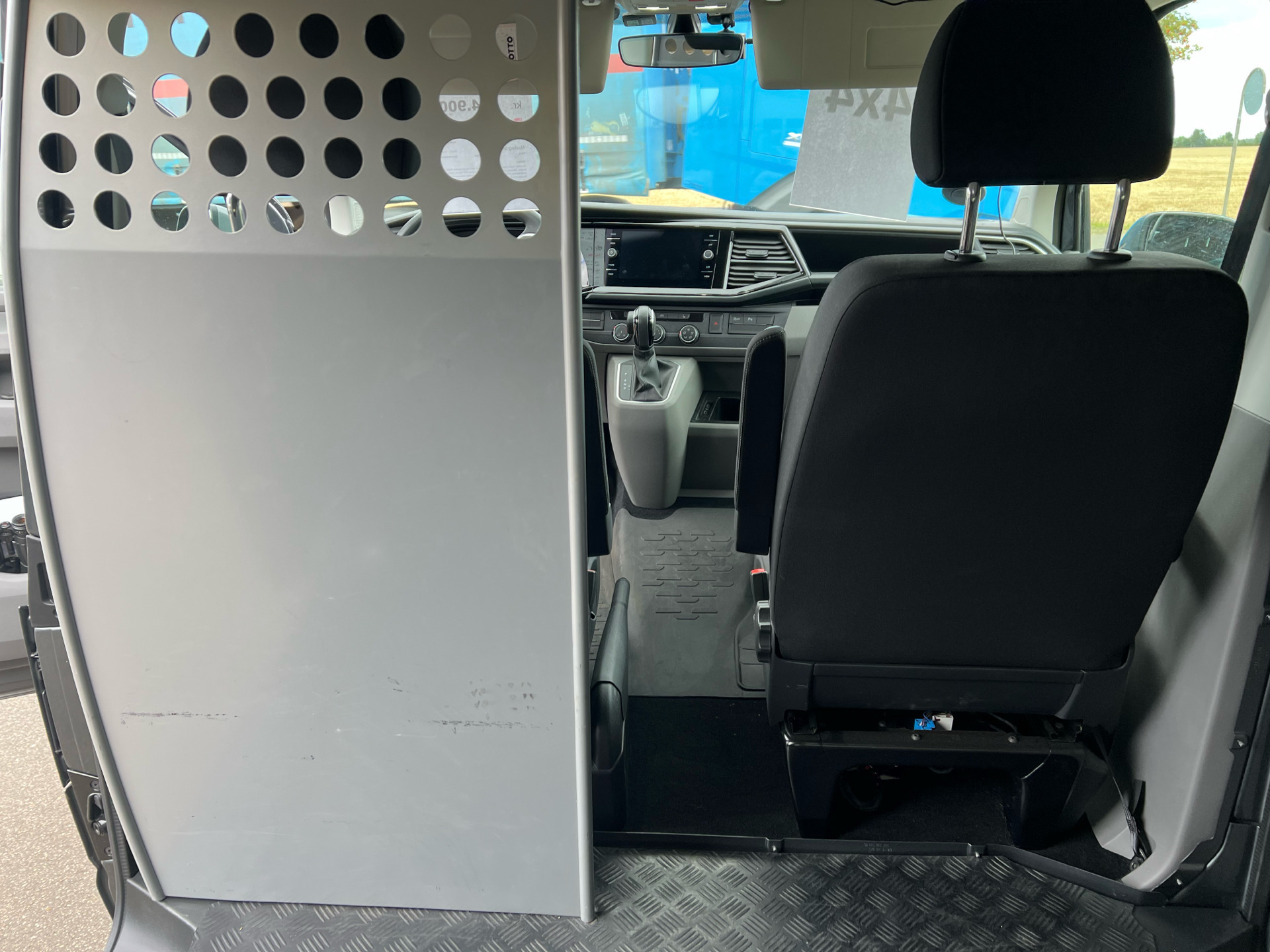 Grå VW Transporter fra 2024