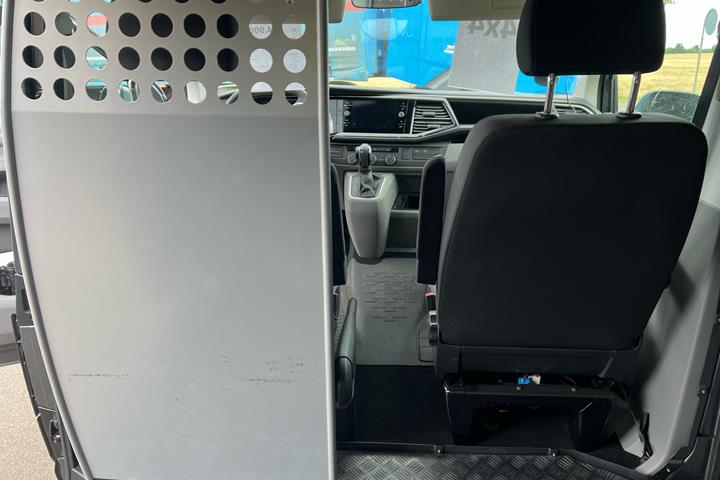 Grå VW Transporter fra 2024
