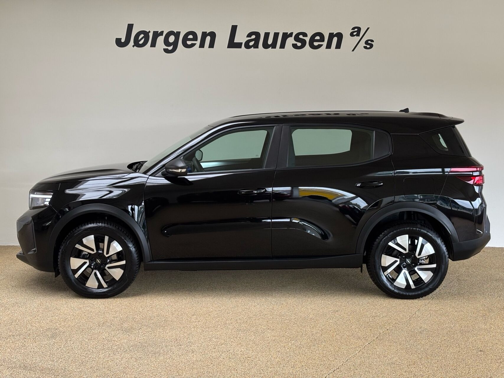 Sort Opel Frontera fra 2025