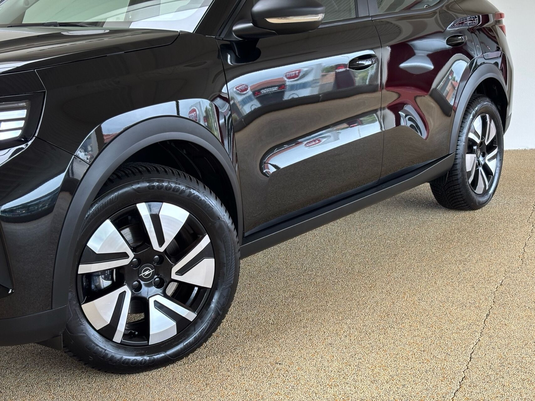 Sort Opel Frontera fra 2025