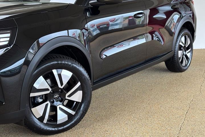 Sort Opel Frontera fra 2025