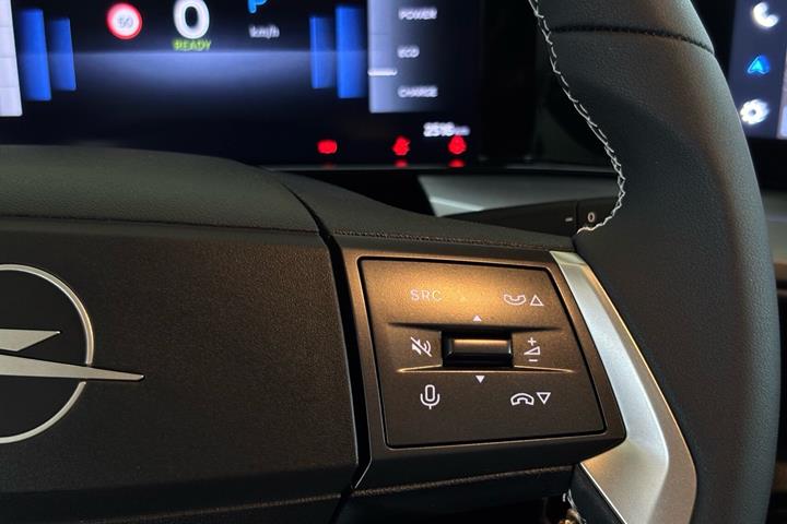 Sort Opel Frontera fra 2025