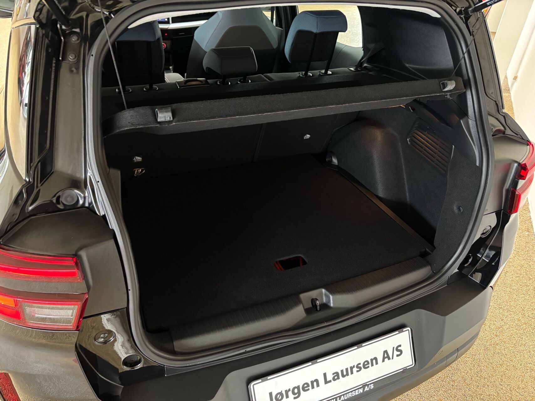 Sort Opel Frontera fra 2025
