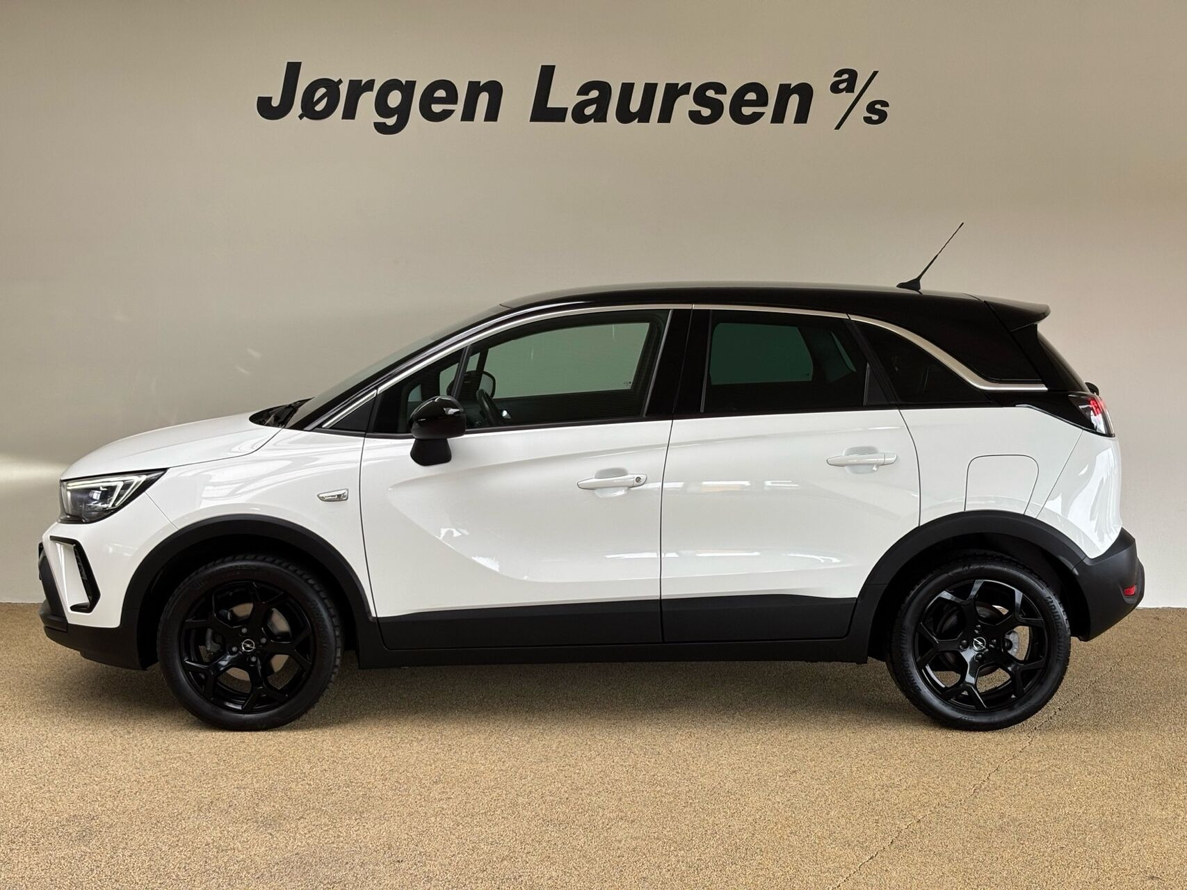 Hvid Opel Crossland fra 2023
