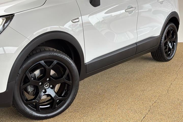 Hvid Opel Crossland fra 2023