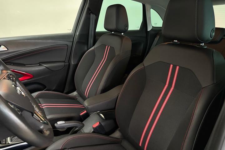 Hvid Opel Crossland fra 2023