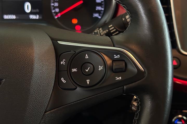 Hvid Opel Crossland fra 2023