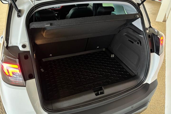 Hvid Opel Crossland fra 2023