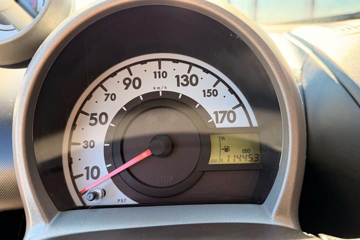 Rød Peugeot 107 fra 2012