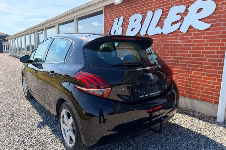 Sort Peugeot 208 fra 2016