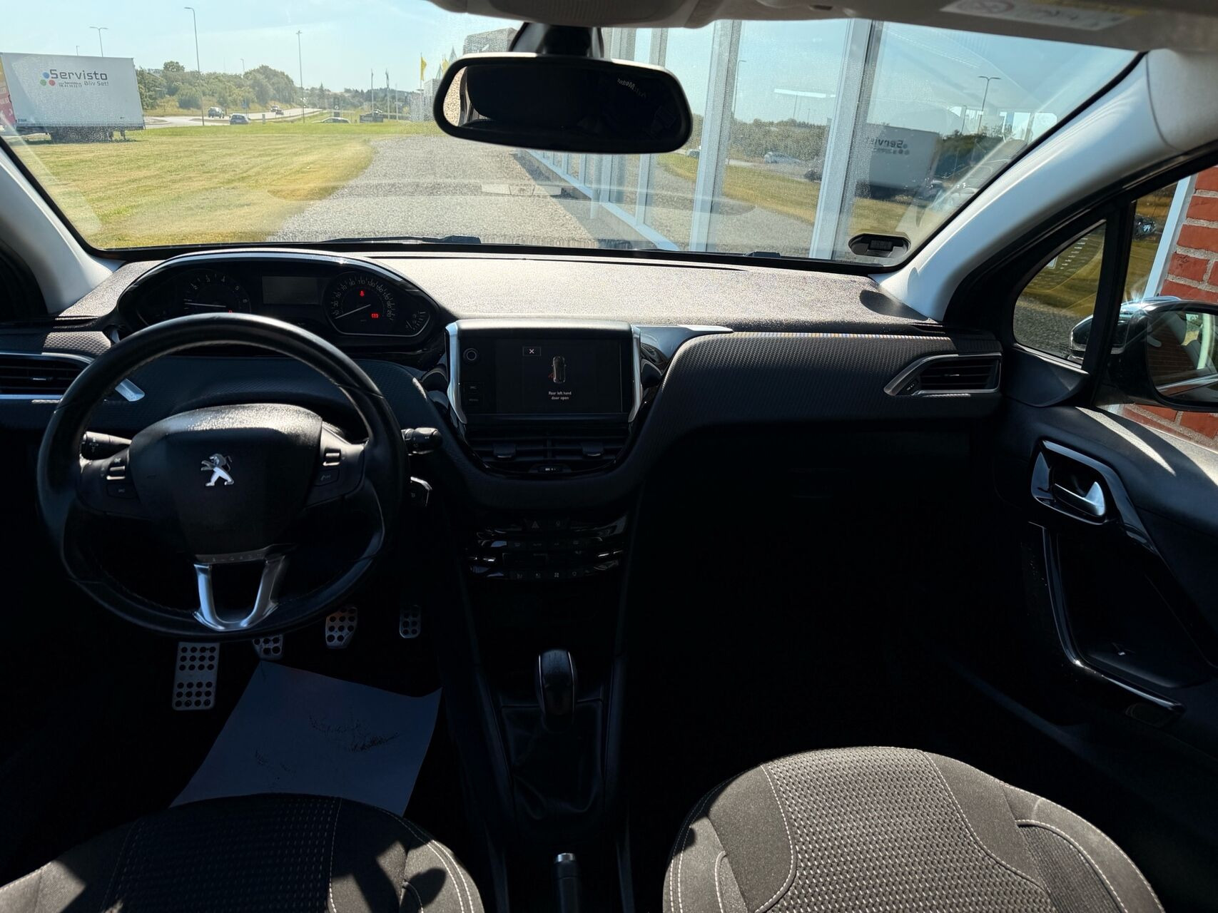 Sort Peugeot 208 fra 2016