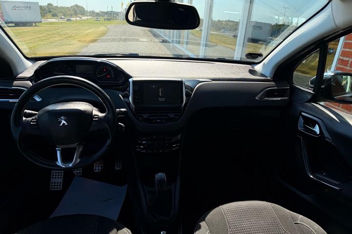 Sort Peugeot 208 fra 2016
