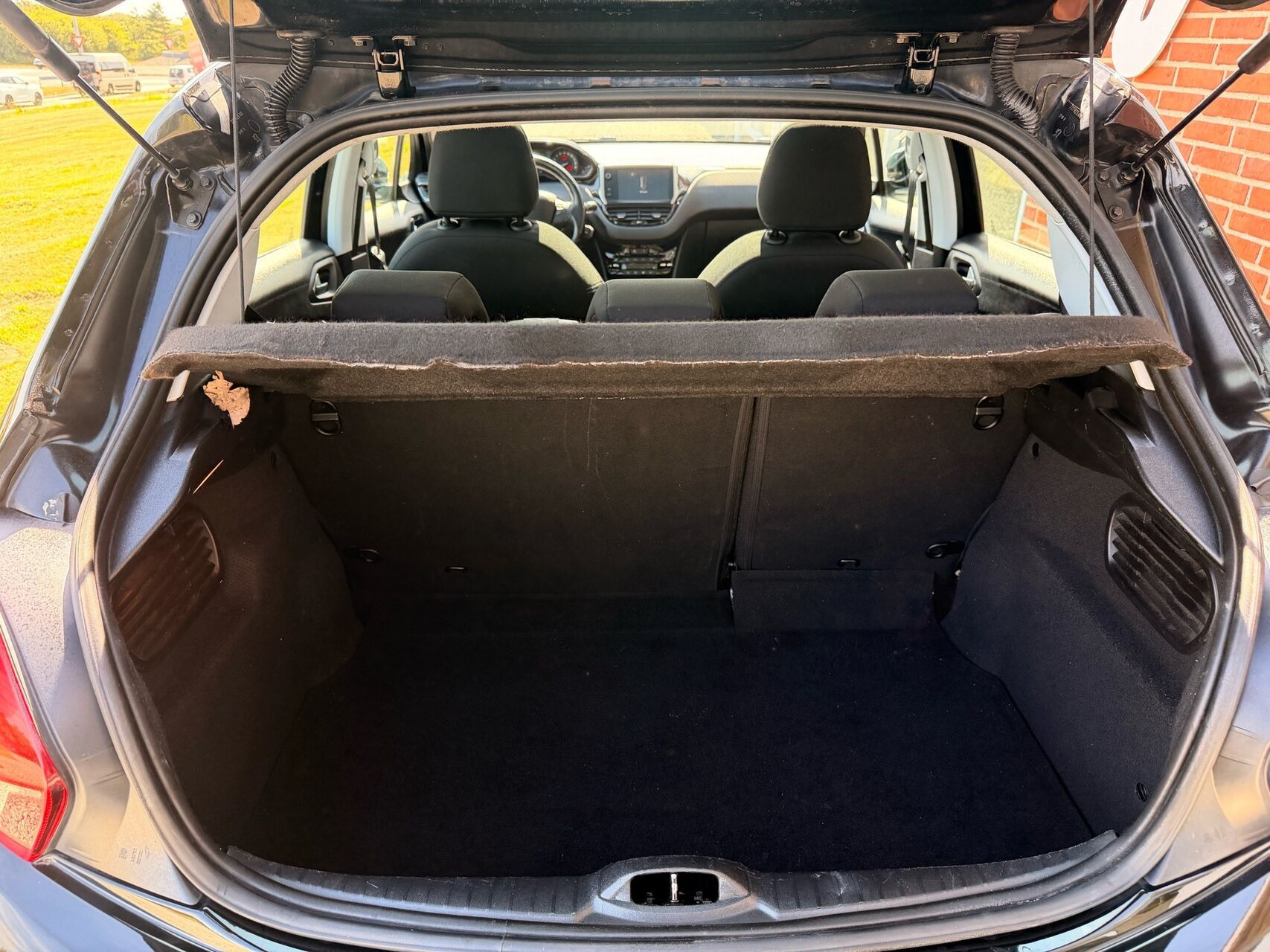 Sort Peugeot 208 fra 2016