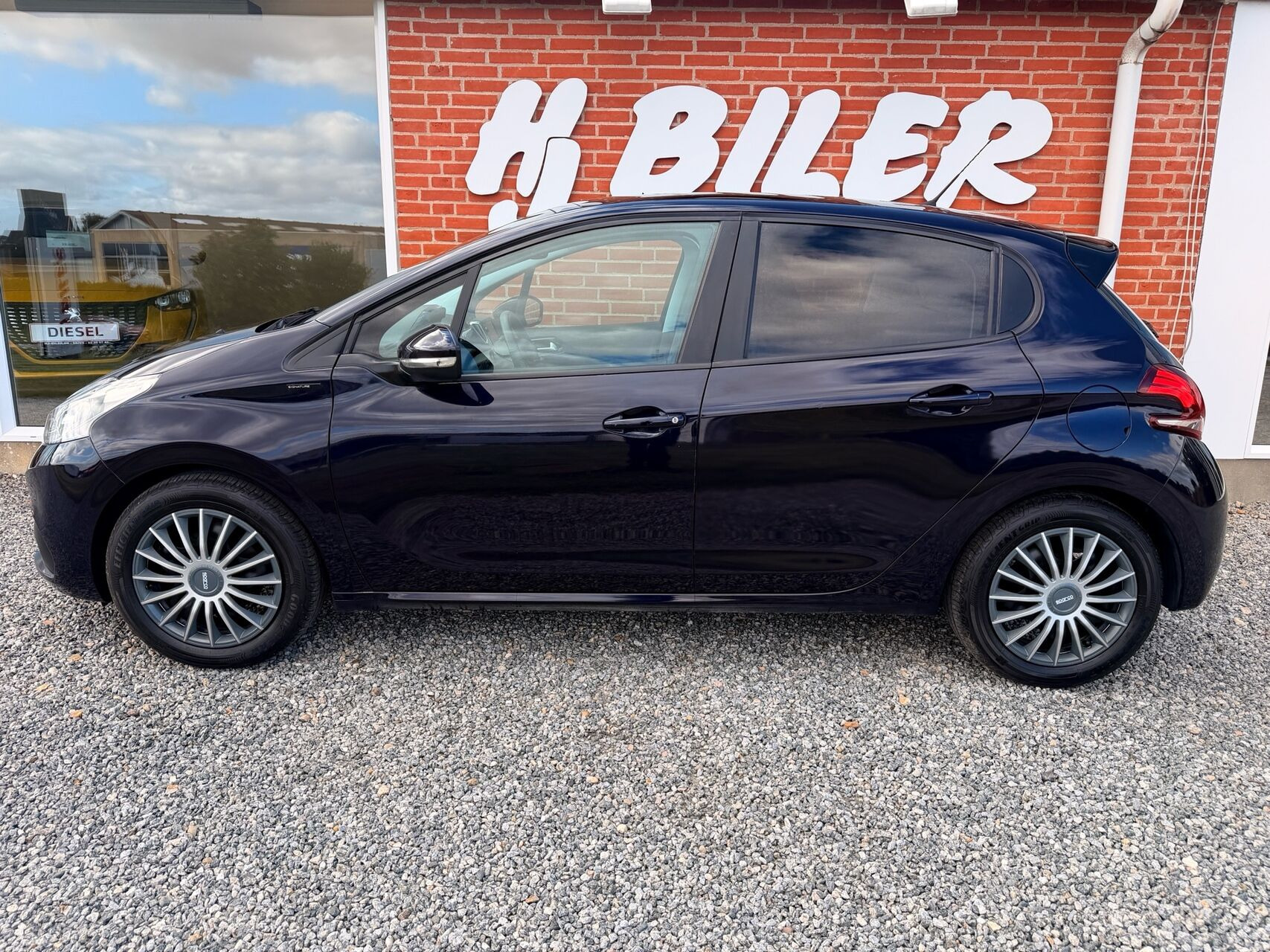 Blå Peugeot 208 fra 2018