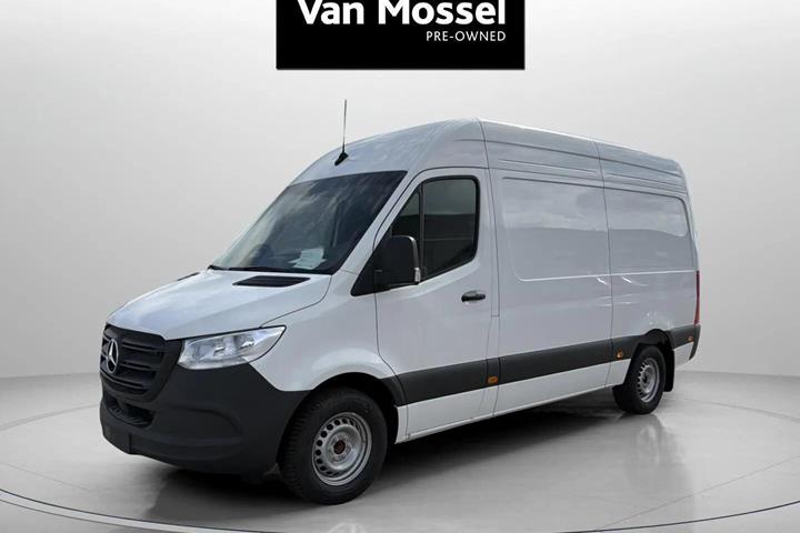 Hvid Mercedes Sprinter fra 2026 set udefra