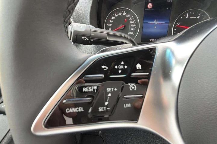 Hvid Mercedes Sprinter fra 2026