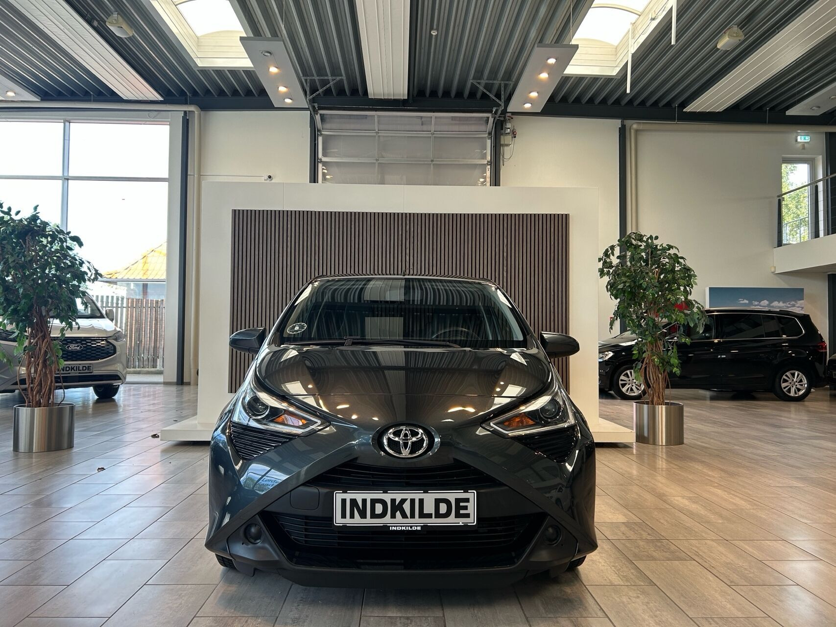 Grå Toyota Aygo fra 2020