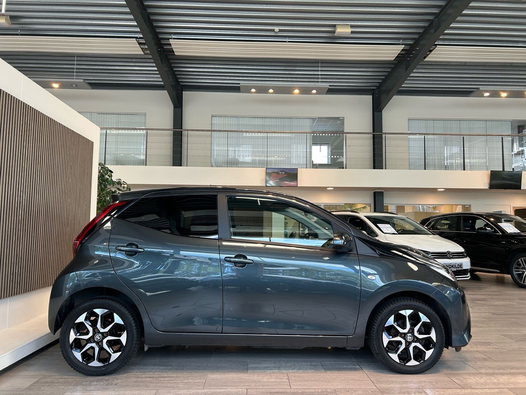 Grå Toyota Aygo fra 2020